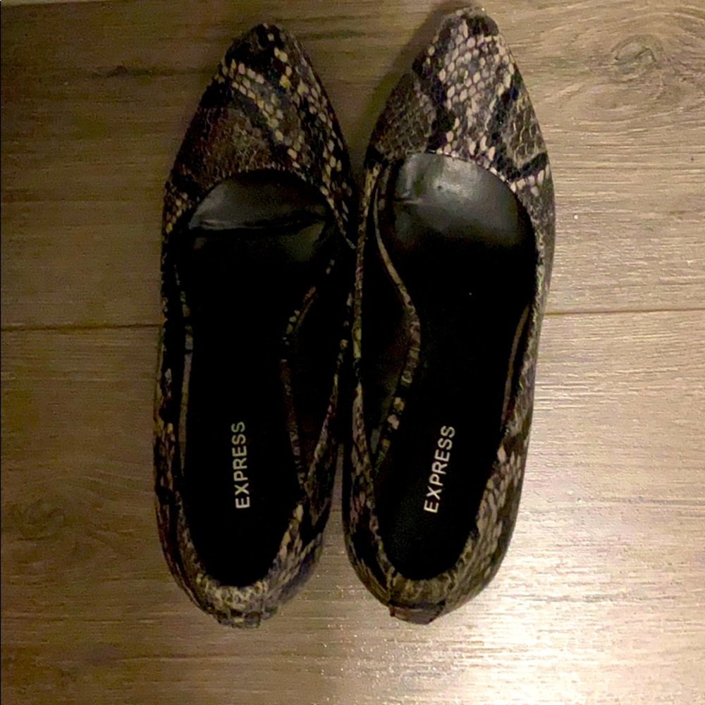 Express snake-colored wedges